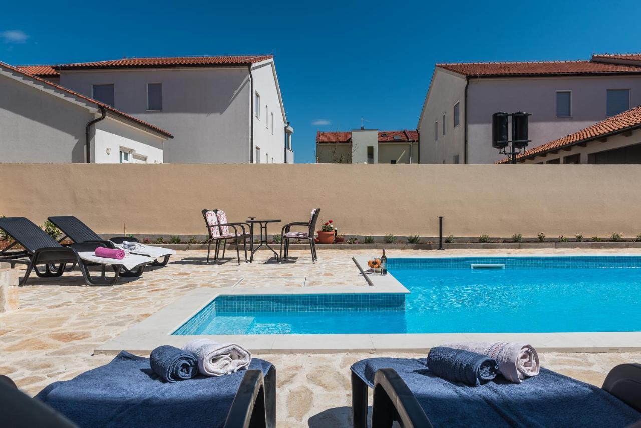 Apartments Sandrina Vrsi Exterior foto