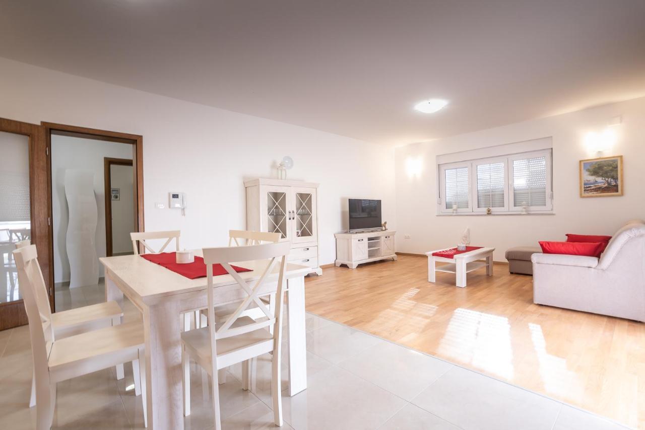 Apartments Sandrina Vrsi Exterior foto