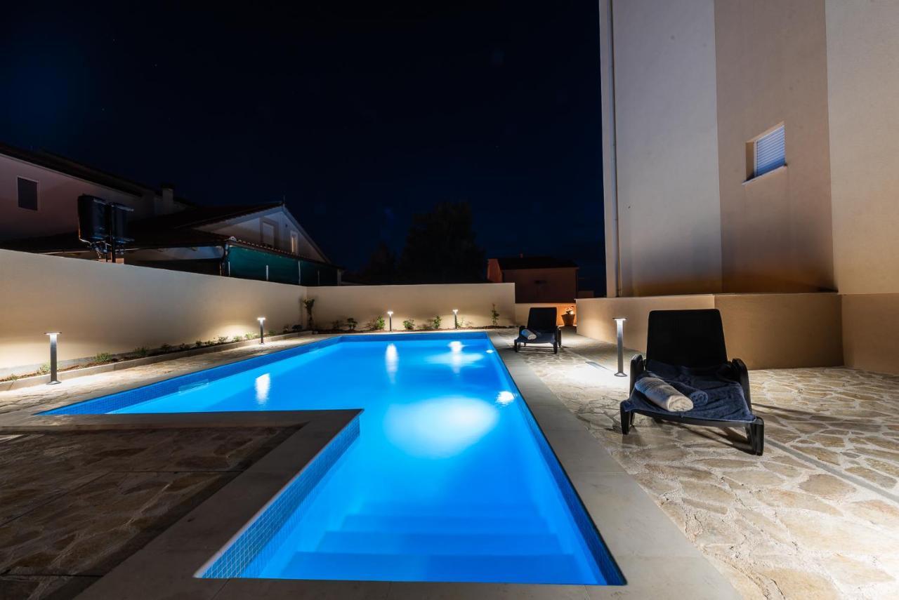 Apartments Sandrina Vrsi Exterior foto